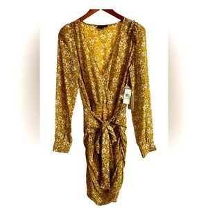 1. State Dress Size 8 Yellow with White Flowers V Neck Snap Front Closure NWT